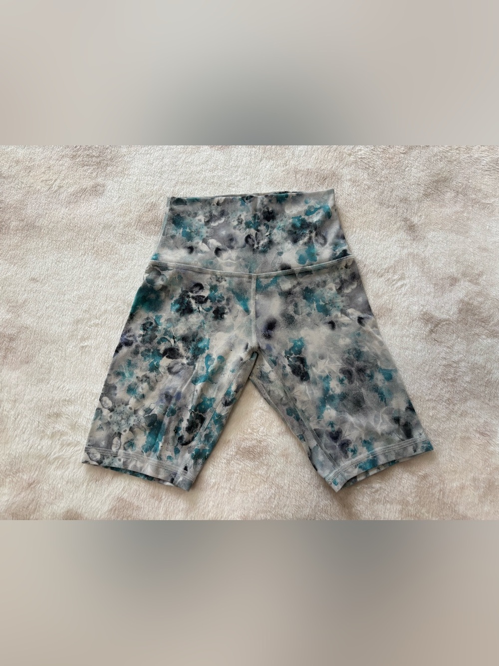 lululemon athletica High-Rise Keleidofloral Milti Color Bike Shorts Size S/4